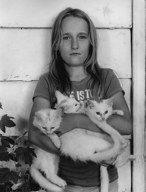 Immagine Allegata: ___Vanessa-holding-kittens_09_tif.jpg